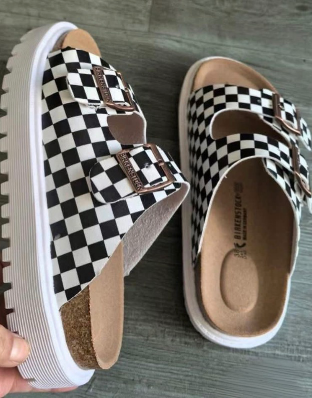 (WS) CHECKERED PLATFORM SLIDES