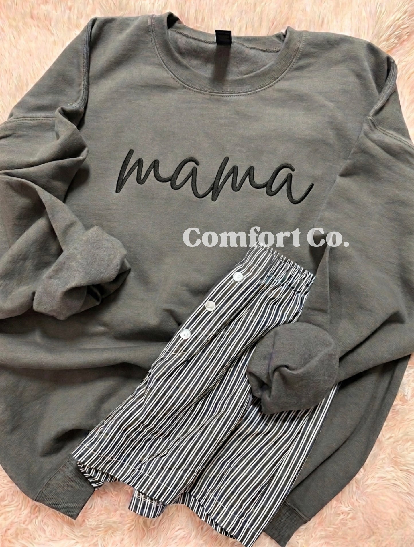 EMBROIDERED MAMA CREW